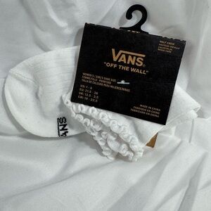 Vans girl’s White Half Crew Socks with black Logo